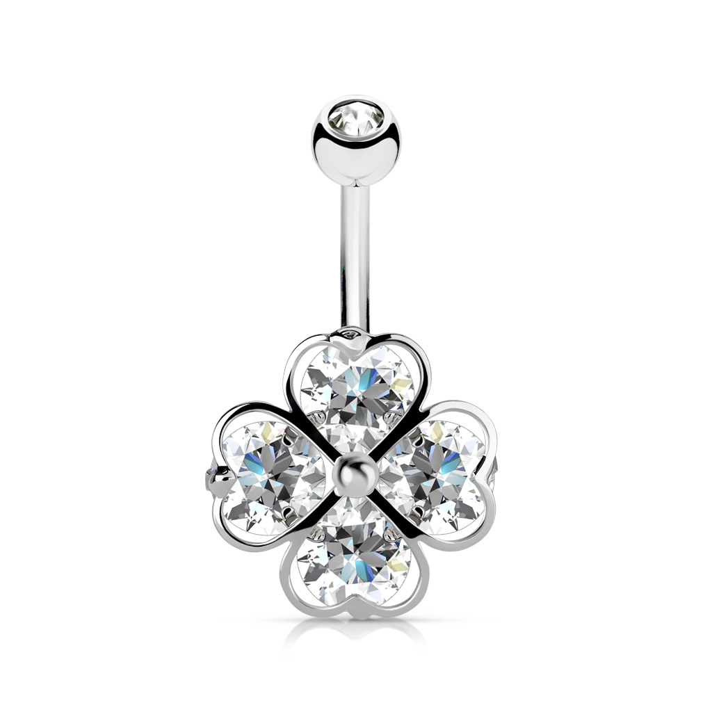 Piercing all'ombelico con quadrifoglio