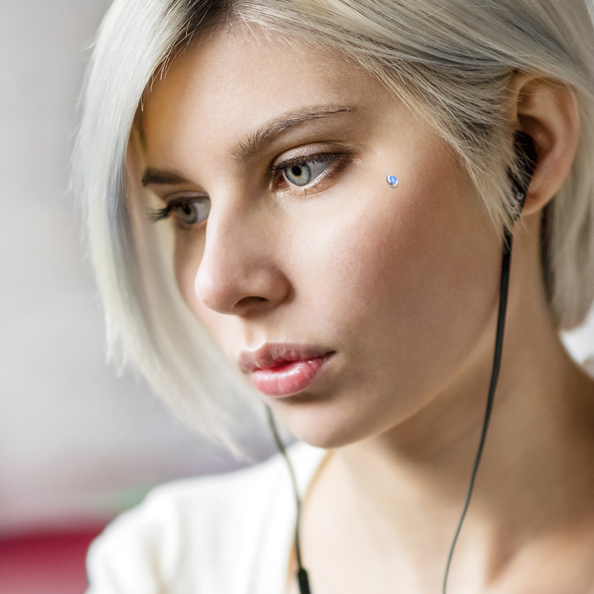 Dermal piatto con pietra di opale